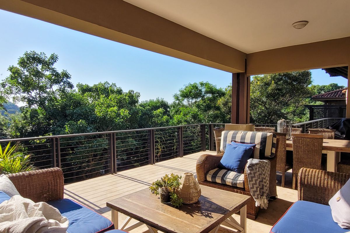 Luxury Living on an Exclusive Golf Estate – Prime Location! - Photo 2