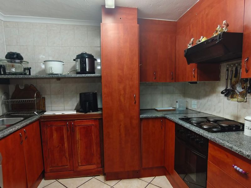 Bargain Opportunity in a Quiet & Popular Complex! - Photo 5