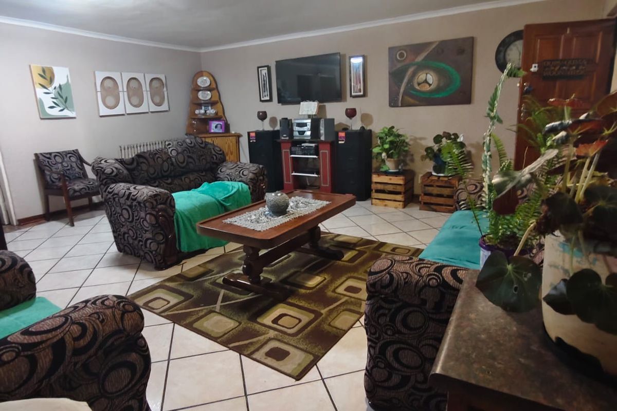 Bargain Opportunity in a Quiet & Popular Complex! - Photo 2