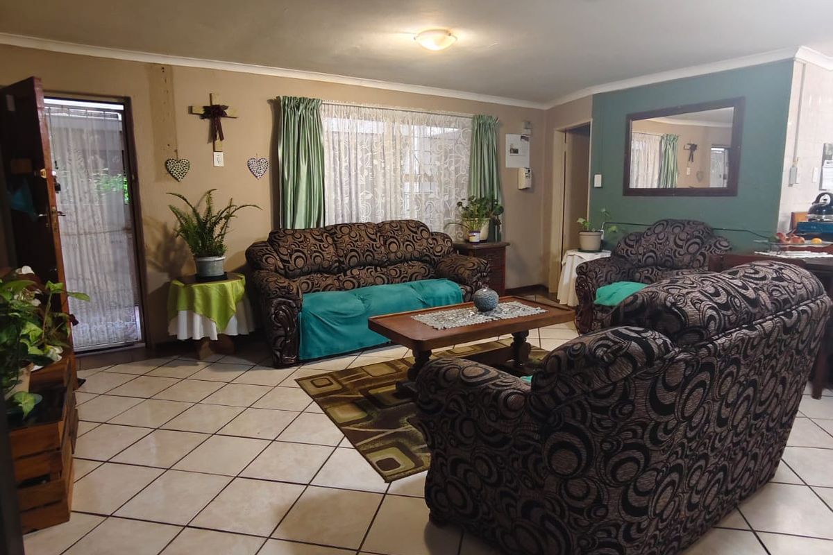 Bargain Opportunity in a Quiet & Popular Complex! - Photo 3