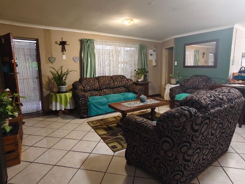 Bargain Opportunity in a Quiet & Popular Complex! - Photo 3