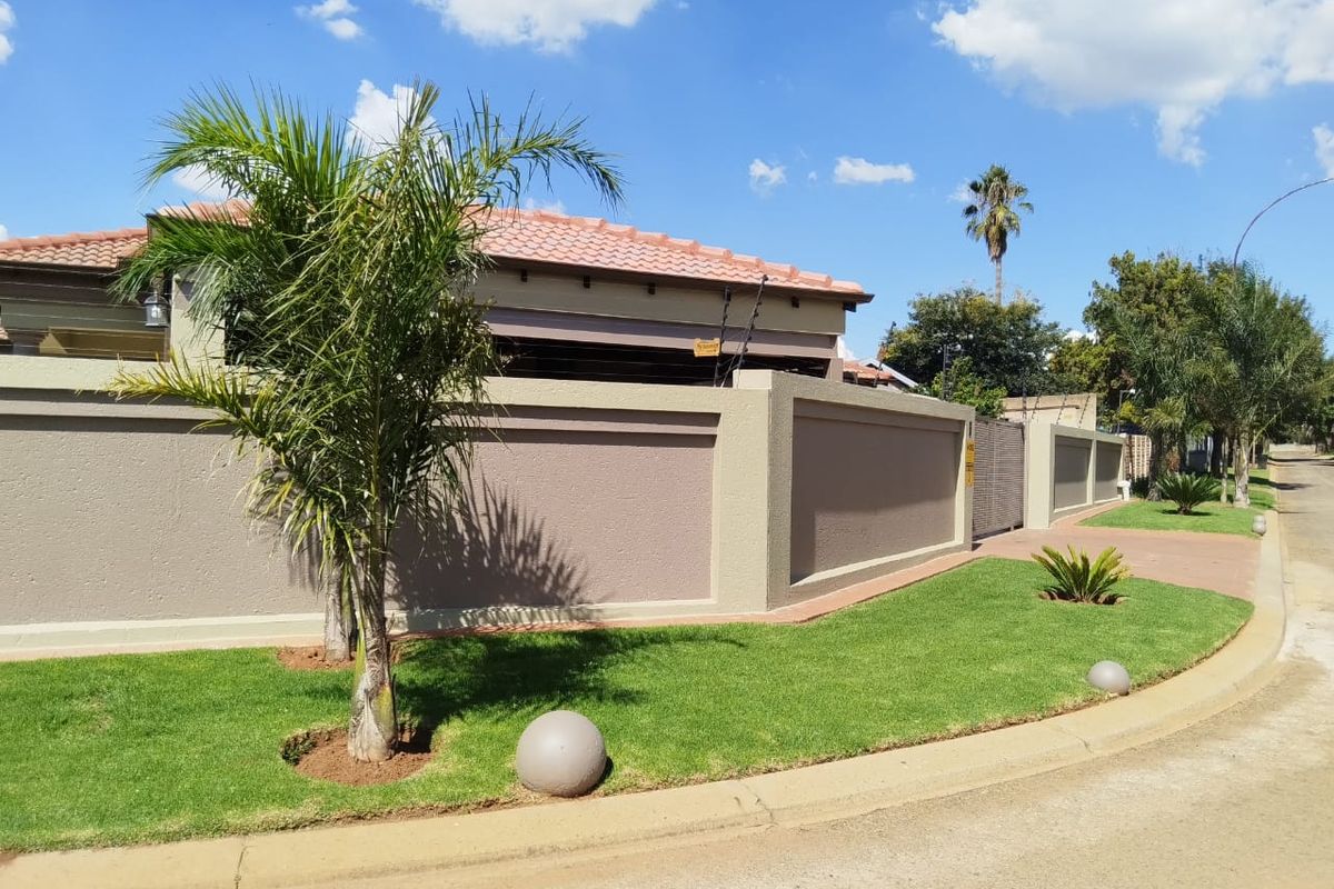 Modern Family Home with Flatlet, Pool & Entertainment in Crystal Park - Photo 2