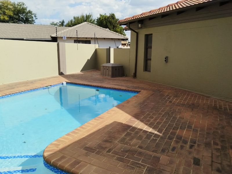 Modern Family Home with Flatlet, Pool & Entertainment in Crystal Park - Photo 9