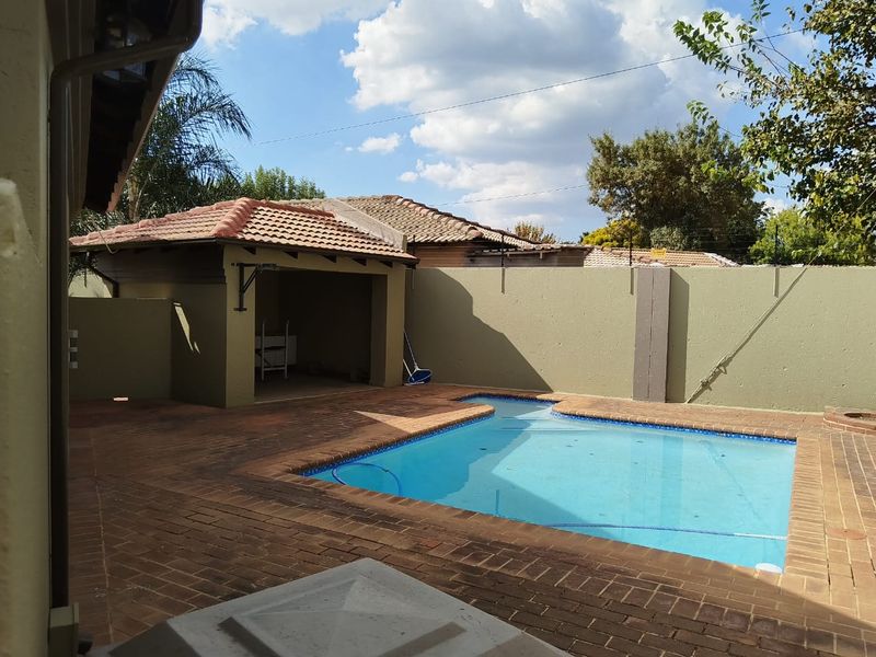 Modern Family Home with Flatlet, Pool & Entertainment in Crystal Park - Photo 8