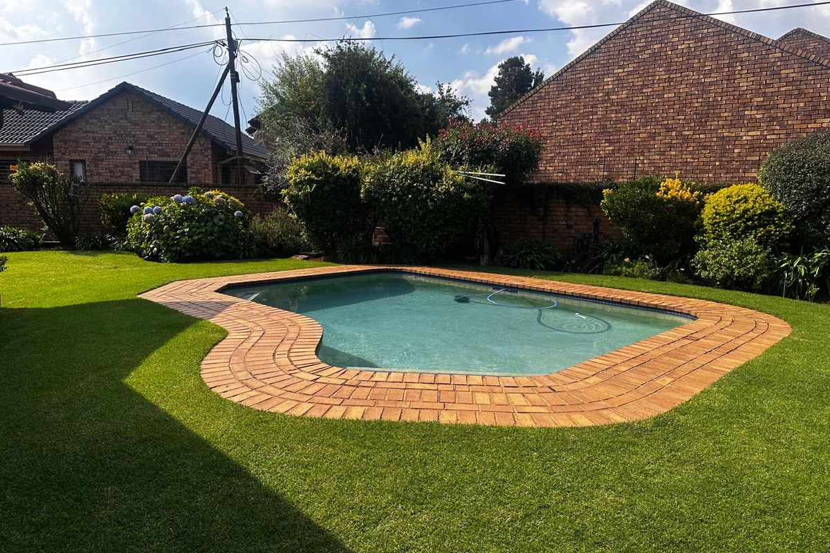 Immaculate, Move-In Ready Family Home in Secure East Village Estate - Photo 4