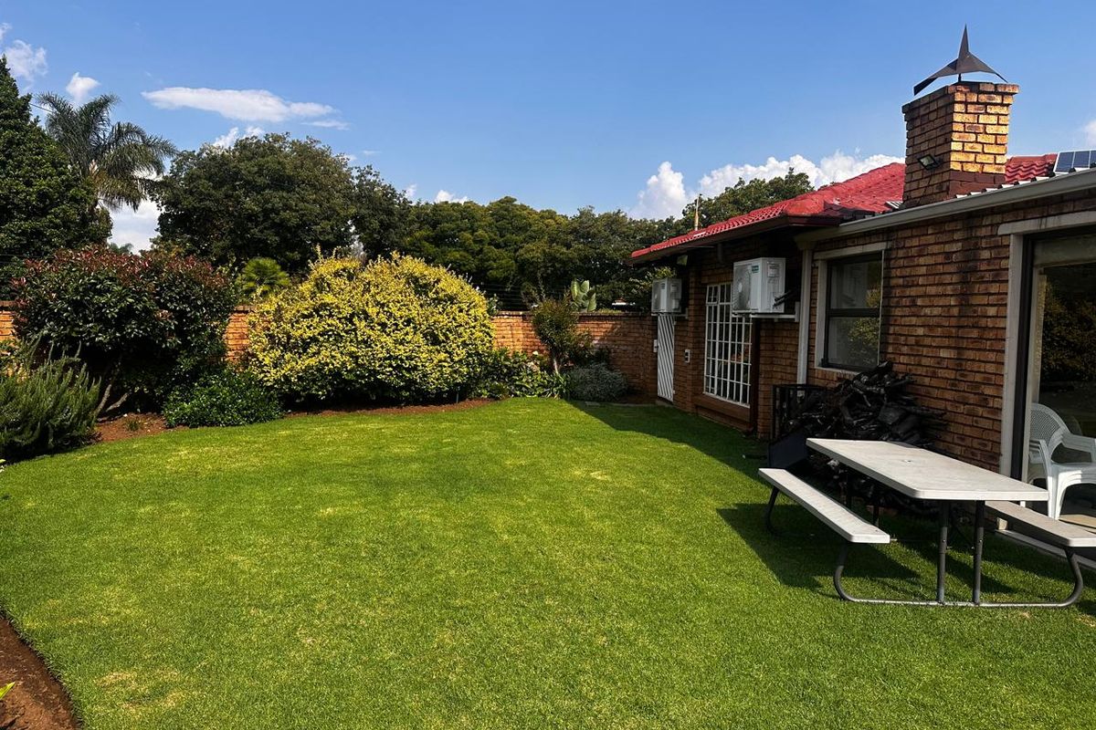 Immaculate, Move-In Ready Family Home in Secure East Village Estate - Photo 2