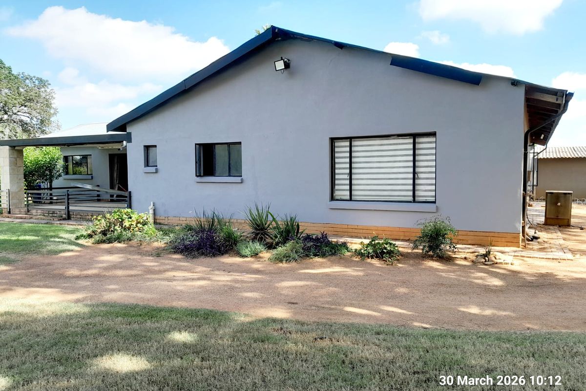 Monthly Income of R9 200 for Vodacom Tower - Chicken Coop - Irrigation - Fully Fenced - Photo 3