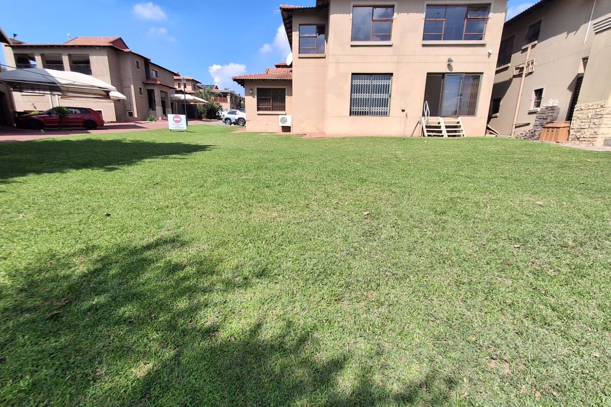 Prime Vacant Stand for Sale – Luxury Riverside Living! - Photo 2