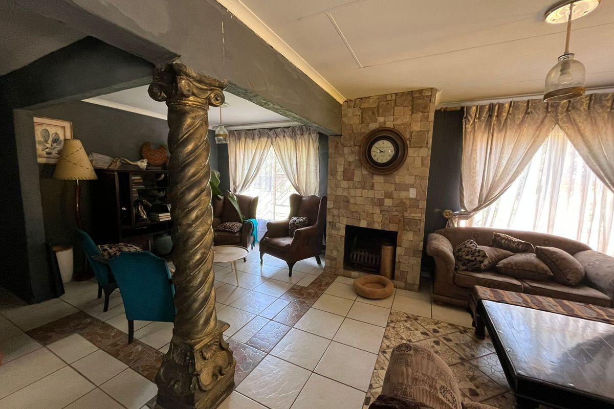 Stunning 3 Bedroom House For Sale - Photo 4