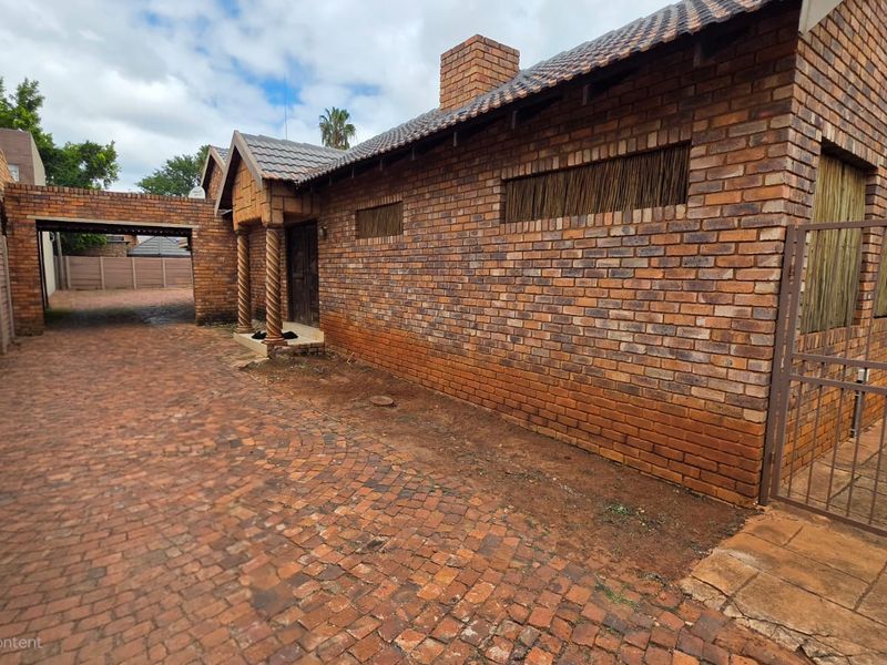 Beautiful 5 Bedroom Family home on Offer! - Photo 8