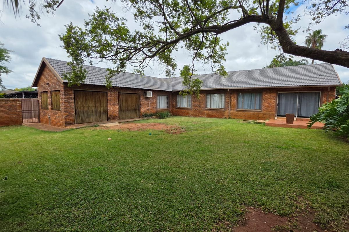 Beautiful 5 Bedroom Family home on Offer! - Photo 2