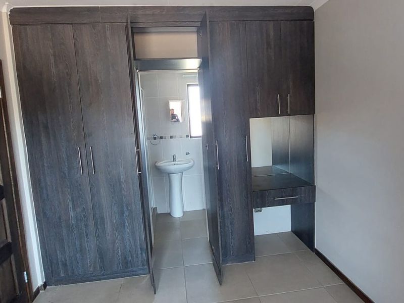 1 Bedroom to Rent in Knleaf - Photo 2