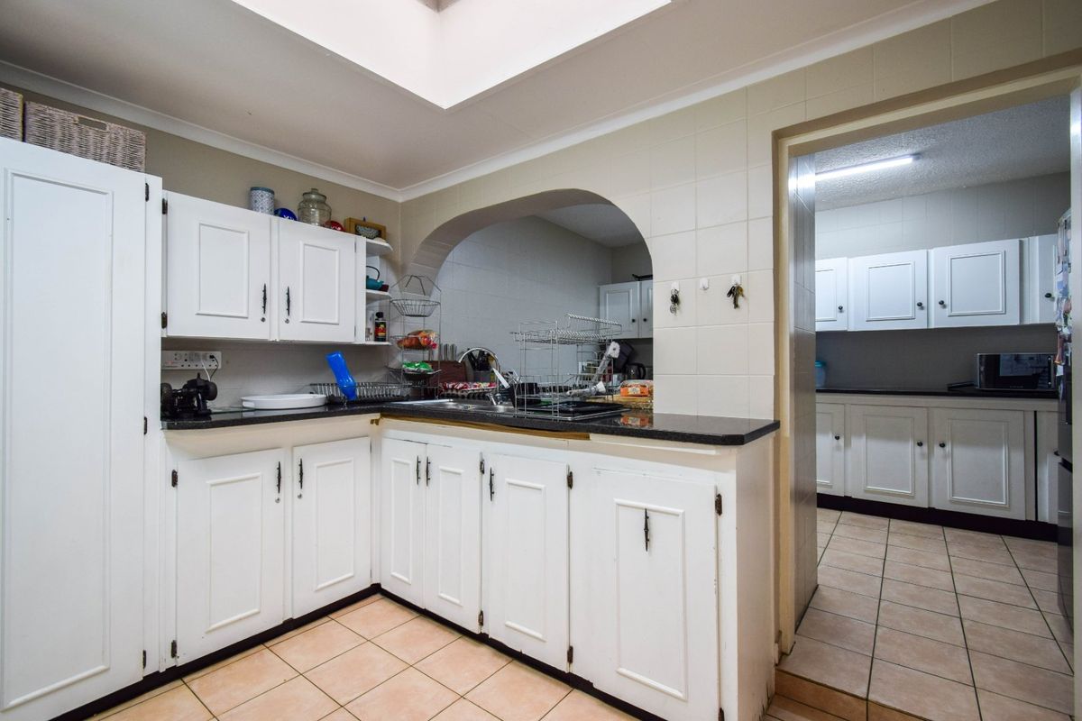 STUNNIING 3 Bed 2 Bath Family home For Sale in Wonderboom - Photo 3