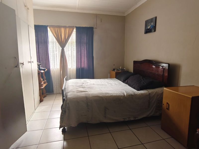 Charming Family Home with Great Potential – Walking Distance to Schools! - Photo 10