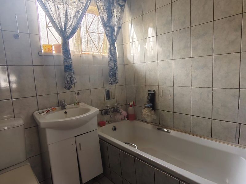 Charming Family Home with Great Potential – Walking Distance to Schools! - Photo 9