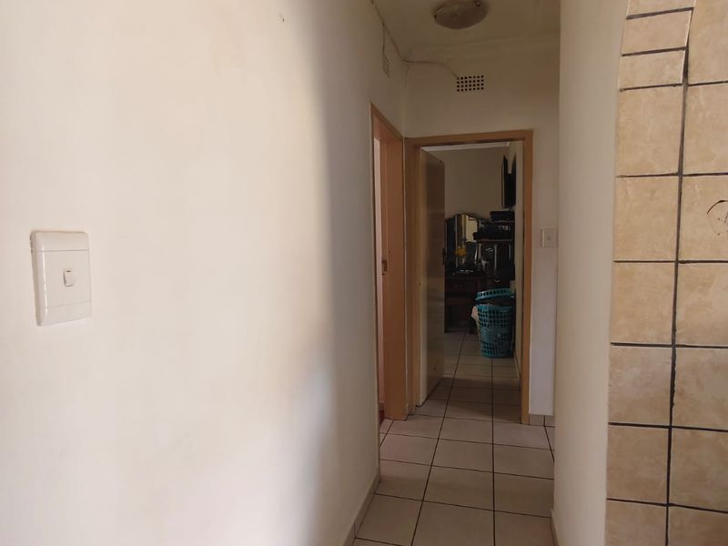 Charming Family Home with Great Potential – Walking Distance to Schools! - Photo 7