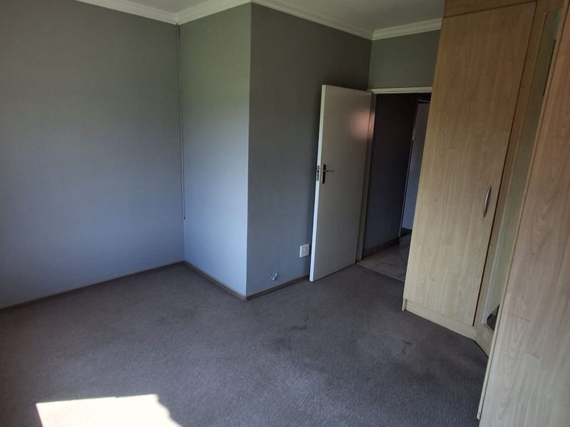 Luxury Riverside Living – A Rare Find at a bargain! - Photo 10