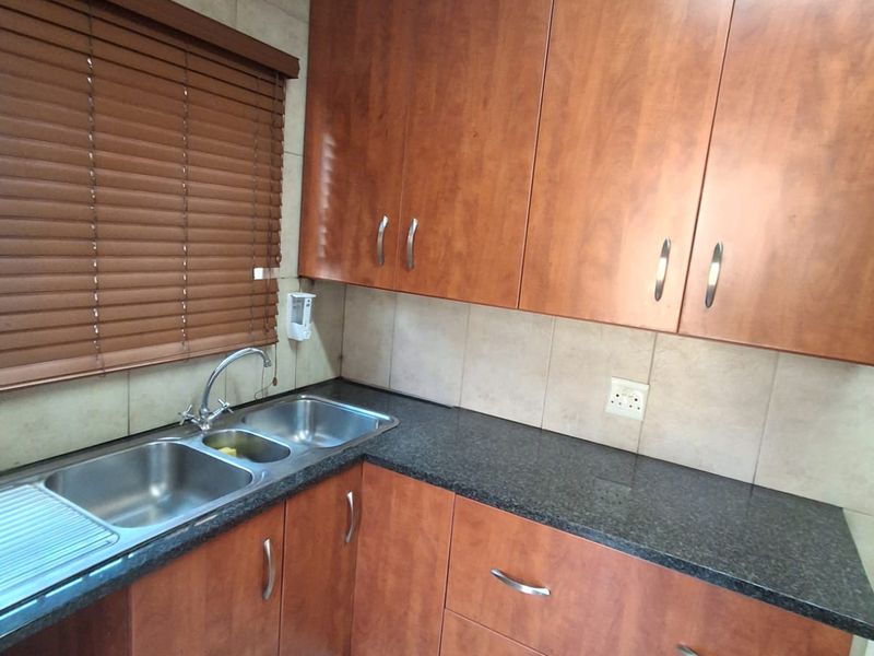 Luxury Riverside Living – A Rare Find at a bargain! - Photo 9