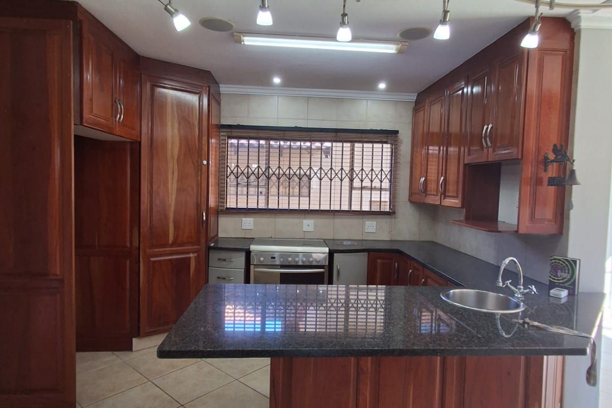 Luxury Riverside Living – A Rare Find at a bargain! - Photo 2