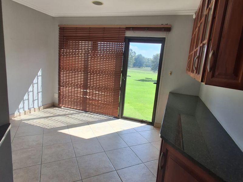 Luxury Riverside Living – A Rare Find at a bargain! - Photo 4