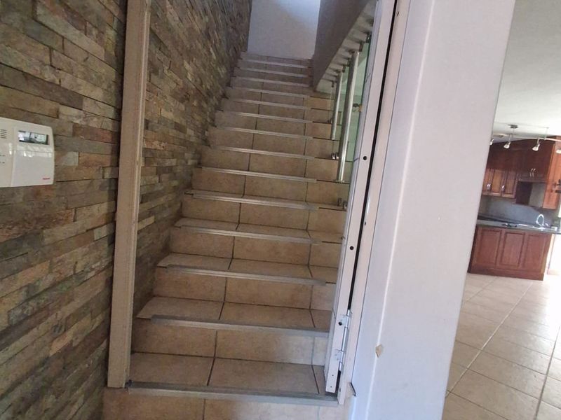 Luxury Riverside Living – A Rare Find at a bargain! - Photo 5