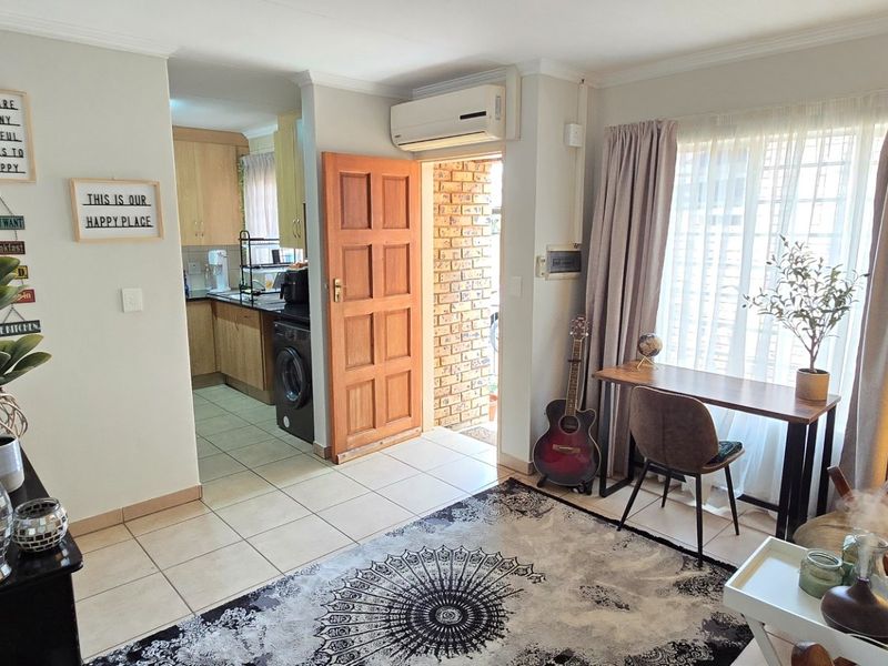 2 Bedroom 2 Bathroom Townhouse on Offer! - Photo 9