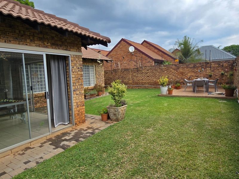 2 Bedroom 2 Bathroom Townhouse on Offer! - Photo 3