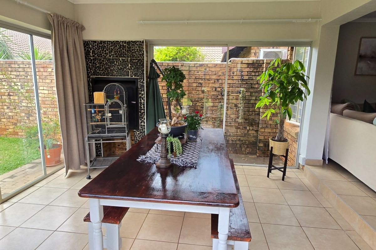 2 Bedroom 2 Bathroom Townhouse on Offer! - Photo 2