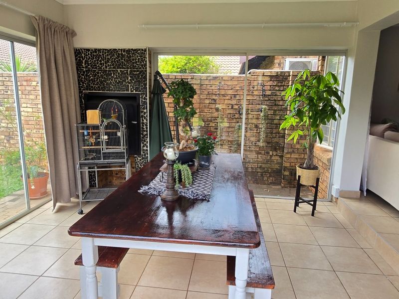 2 Bedroom 2 Bathroom Townhouse on Offer! - Photo 2