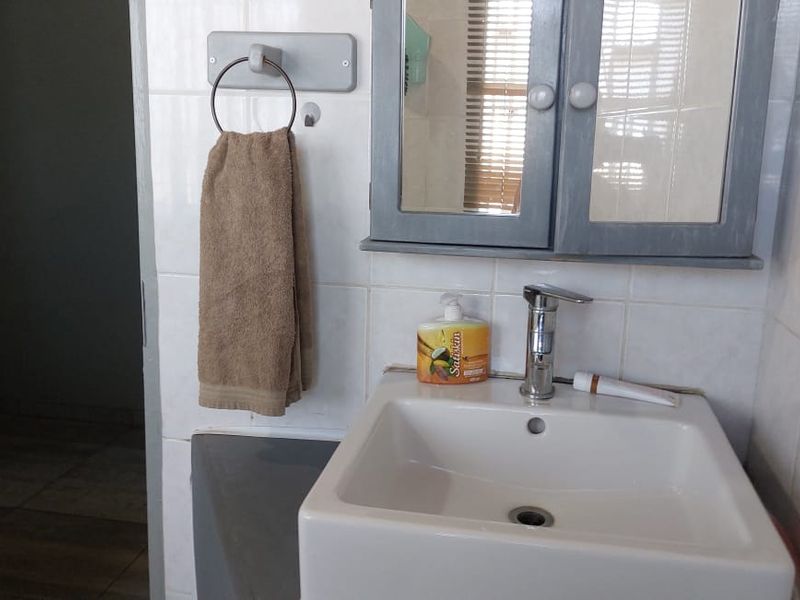 3 Bedroom House to Rent in Dal Fouche Springs - Photo 10