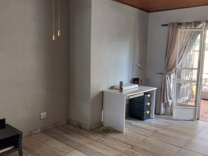 3 Bedroom House to Rent in Dal Fouche Springs - Photo 9