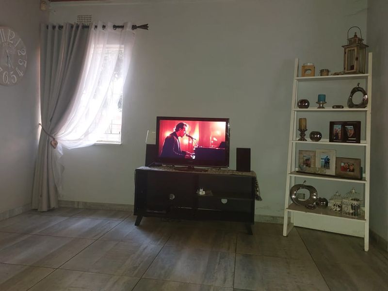 3 Bedroom House to Rent in Dal Fouche Springs - Photo 8