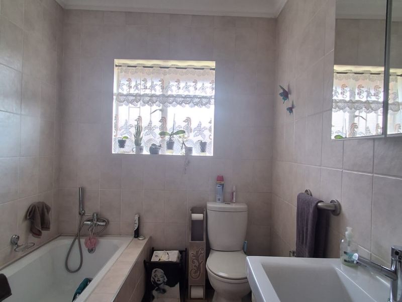 Discover comfort and independence in this beautifully designed Townhouse located in Meyerton. - Photo 9