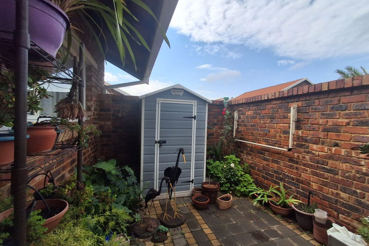 Discover comfort and independence in this beautifully designed Townhouse located in Meyerton. - Photo 5
