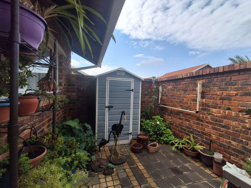 Discover comfort and independence in this beautifully designed Townhouse located in Meyerton. - Photo 5