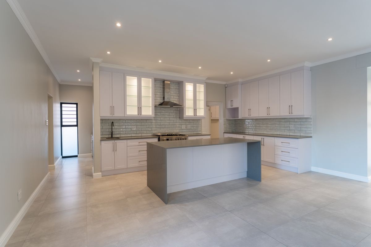 Stylish Newly Built Home with Modern Finishes & Greenbelt Views - Photo 4