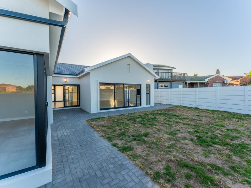 Stylish Newly Built Home with Modern Finishes & Greenbelt Views - Photo 10