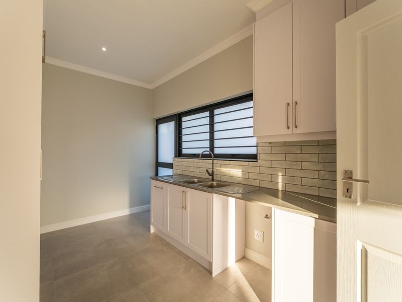 Stylish Newly Built Home with Modern Finishes & Greenbelt Views - Photo 7