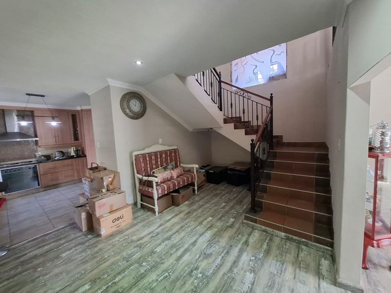 4 Bedroom House Rose Acres - Photo 10