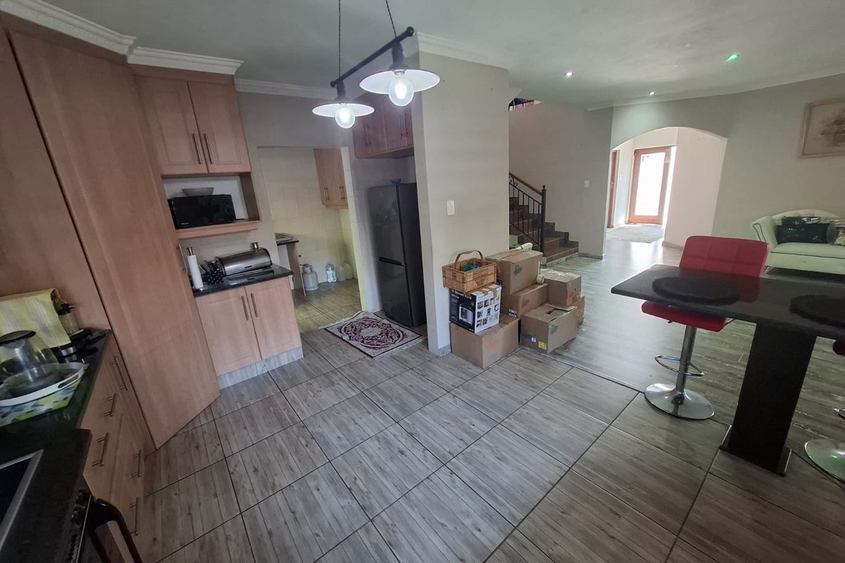 4 Bedroom House Rose Acres - Photo 5