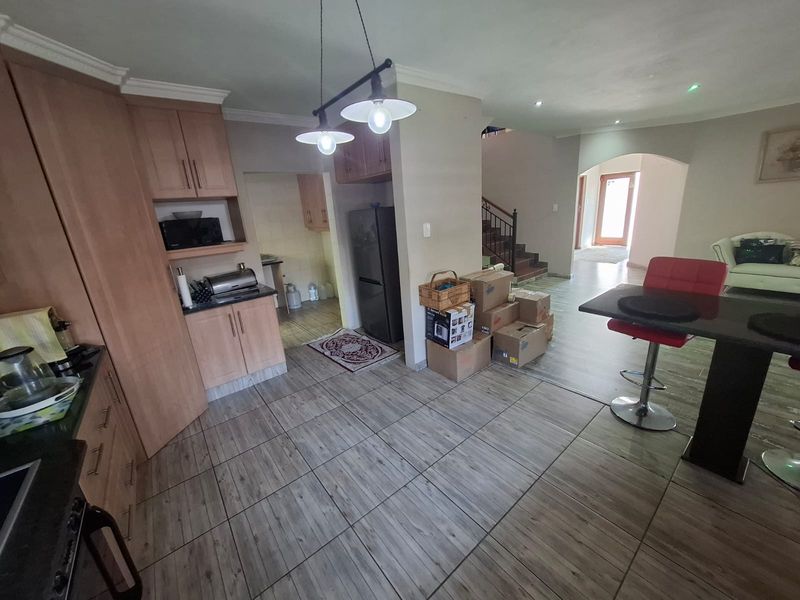 4 Bedroom House Rose Acres - Photo 5