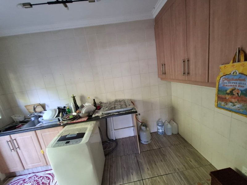 4 Bedroom House Rose Acres - Photo 4