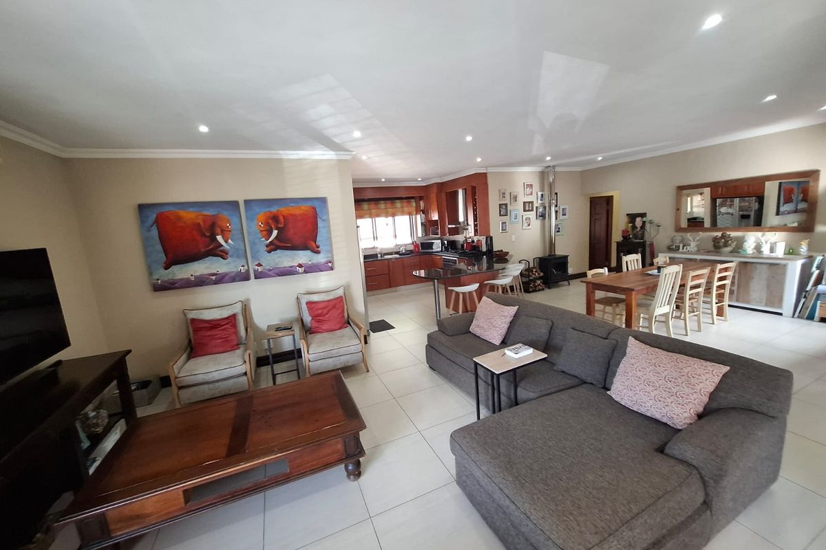 Elegant Single Storey Estate Living - Photo 3