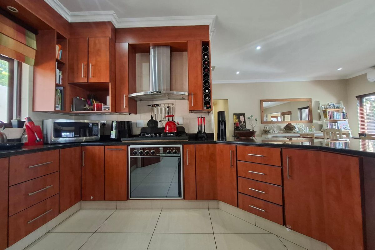 Elegant Single Storey Estate Living - Photo 5