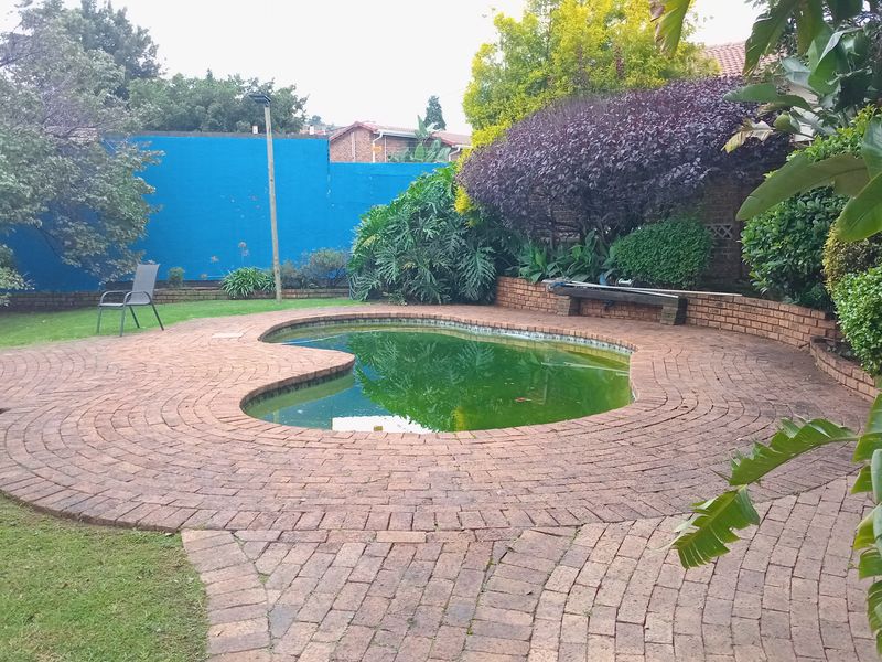 This lovely family home offers a perfect blend of comfort, space, and versatile living. - Photo 7