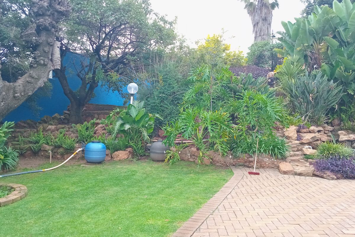 This lovely family home offers a perfect blend of comfort, space, and versatile living. - Photo 2