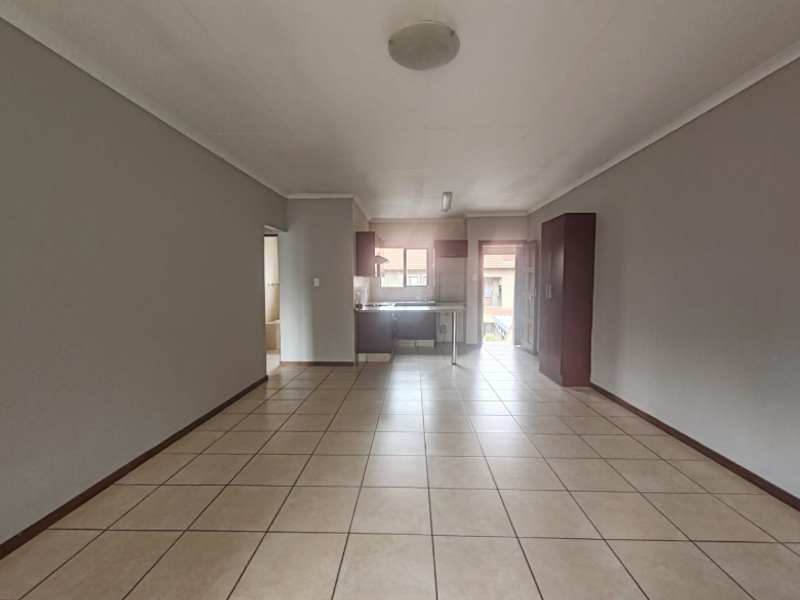 2 Bedroom, 2 Bathroom Upstairs Unit - Photo 10