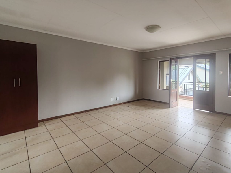 2 Bedroom, 2 Bathroom Upstairs Unit - Photo 6