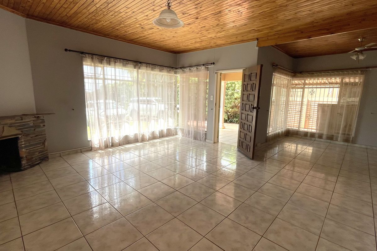 Spacious Family Home with Work-from-Home Potential in Prime Sinoville Location - Photo 3