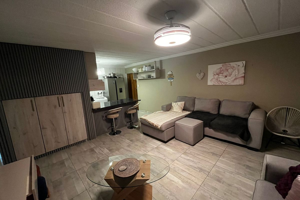 2 Bedroom Apartment in Ravenswood - Photo 5